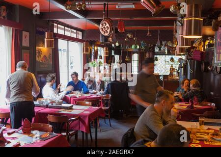 Rijstafel im indonesischen Restaurant Sama Sebo, Amsterdam, Niederlande Stockfoto