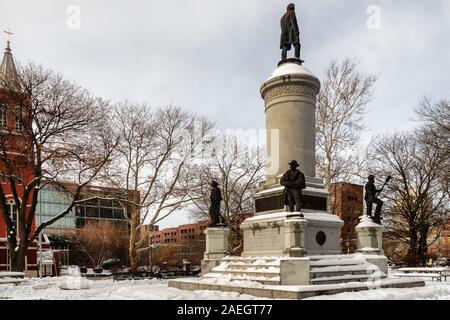 Rochester, New York, USA. Dezember 8, 2019. Blick auf die Soldaten und Matrosen Denkmal in Washington Square Park in der Innenstadt von Rochester, New York nach Stockfoto