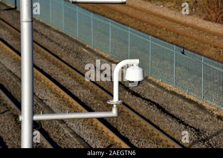 CCTV-Kamera, über eine Bahnlinie, Nottingham, England, Großbritannien Stockfoto