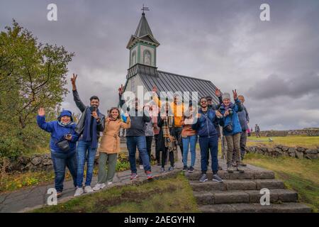 Touristen an den Nationalpark Thingvellir, Island. Unesco-Weltkulturerbe. Stockfoto