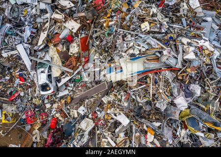 Metall Mülleimer im Recycling Center, Hafnarfjordur, Island Stockfoto