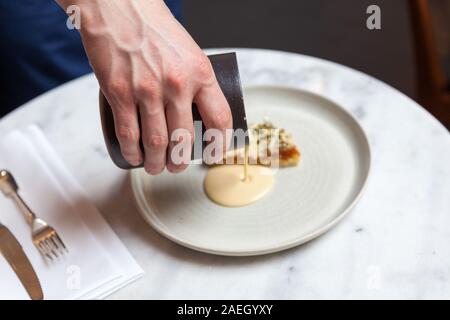 Wunderschönes Gericht im Restaurant BAK, Amsterdam Stockfoto