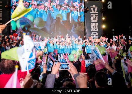 Taiwan Wahl 2020: Taiwan gewinnen. Präsident Kandidat Tsai Sancheong Ing-Wen treffen in Taipei. Mit ihr, die Kandidaten für die Parlamentswahlen, Yu Tian Stockfoto