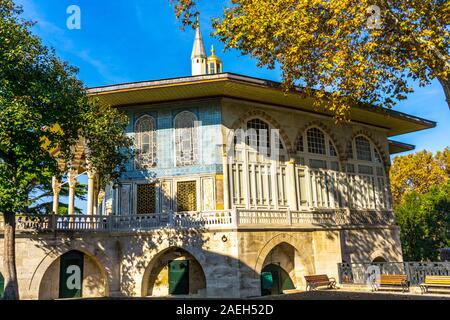 Blick auf Bagdad Kiosk im Topkapi Palast in Istanbul, Türkei Stockfoto