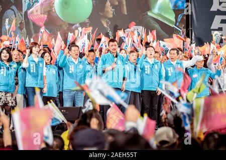 Taiwan Wahl 2020: Taiwan gewinnen. Präsident Kandidat Tsai Sancheong Ing-Wen treffen in Taipei. Mit ihr, die Kandidaten für die Parlamentswahlen, Yu Tian Stockfoto