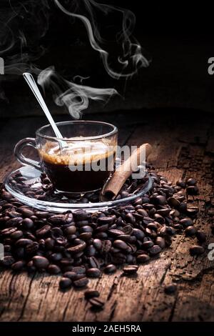 Dampfenden Espresso Kaffee - in der Nähe Stockfoto