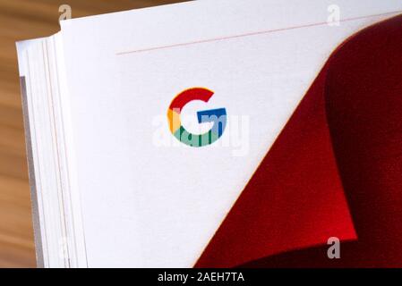London, UK, 5. Dezember 2019: das Google Logo in einem Produkt Katalog. Google ist eine US-amerikanische multinationale Technologieunternehmen. Stockfoto