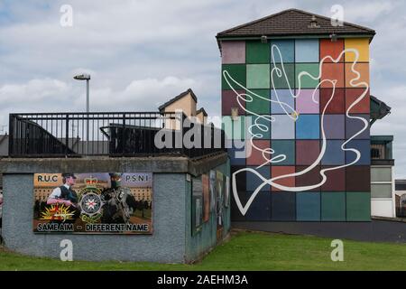 Bild der Taube auf Wand von Gebäude bemalt, Kostenlos, Londonderry Derry, Nordirland, Vereinigtes Königreich Stockfoto