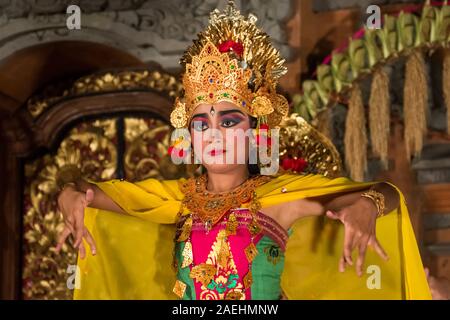 Traditionelle balinesische Legong Leistung in Ubud, Bali Stockfoto