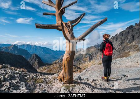 Weibliche Wanderung in den Bergen, Sport Foto aktives Leben, Stockfoto