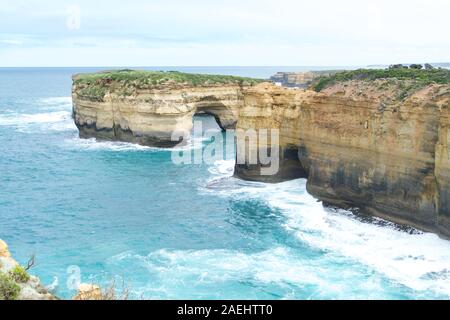 Insel Arch. Aussichtspunkt in der Great Ocean Road, eine Ikone der Australischen Ziel. Stockfoto