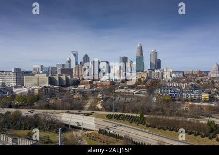 Charlotte, North Carolina, USA. 8 Dez, 2019. Charlotte ist die bevölkerungsreichste Stadt im US-Bundesstaat North Carolina. Im Piemont gelegen, ist es der 16. die bevölkerungsreichste Stadt in den Vereinigten Staaten und beherbergt die Republican National Convention 2020. (Bild: © Walter G Arce Sr Schleifstein Medi/ASP) Stockfoto