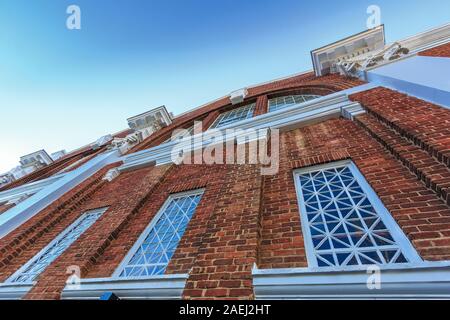 CHARLOTTESVILLE, VA, USA - 15. April: Denkmal Gymnasium am 15. April 2016 an der Universität von Virginia in Charlottesville, Virginia. Stockfoto