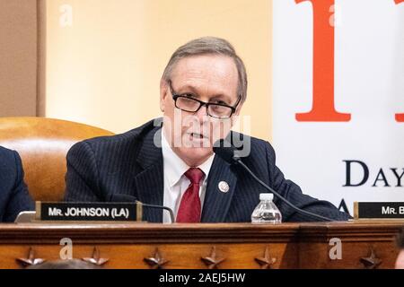 Us-Vertreter Andy Biggs (R-AZ) spricht an einem Haus Schiedsausschuss Amtsenthebungsverfahren Anfrage Anhörung in Washington, DC. Stockfoto