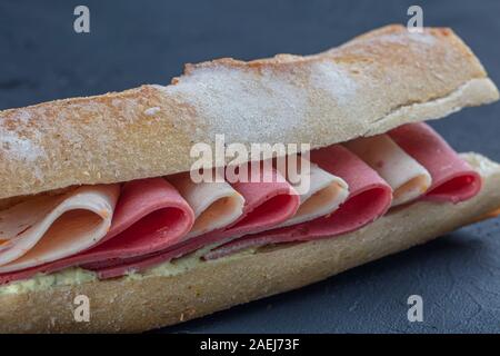 Nahaufnahme einer Club Sandwich. Salami und Käse Sandwich. Stockfoto