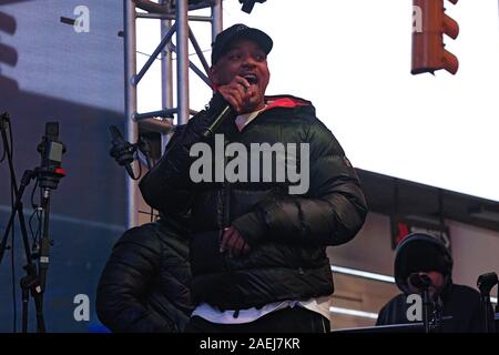 Will Smith spricht auf der Bühne während der Welt Big Sleep Out am Times Square in New York City. Stockfoto
