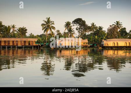 Reis Lastkähne bei Sonnenuntergang, Trivandrum, Kerala, Indien Stockfoto