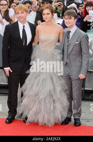 Rupert Grint, Emma Watson, Daniel Radcliffe, Harry Porter und die Heiligtümer des Todes Teil 2, Weltpremiere, Trafalgar Square, London. Großbritannien Stockfoto