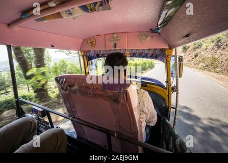 Mit dem Tuk Tuk, Kerala, Indien Stockfoto