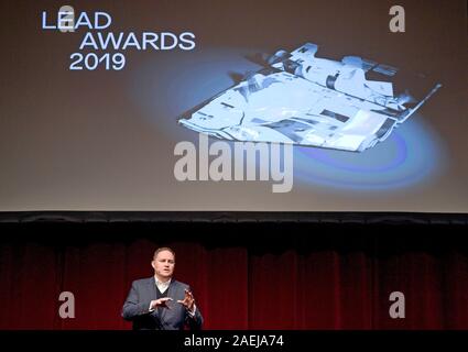 Hamburg, Deutschland. 09 Dez, 2019. Carsten Brosda (nicht-Party), Hamburger Senator für Kultur, spricht die Begrüßung an der LeadAwards. Quelle: Axel Heimken/dpa/Alamy leben Nachrichten Stockfoto