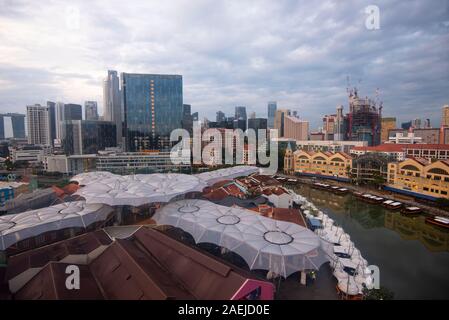 Luftaufnahme von Clarke Quay, Singapur Fluß und den Riverside Point Shopping Mall Stockfoto