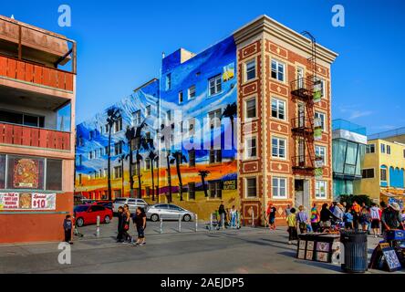 Los Angeles, Kalifornien, März 2019, urbane Szene vor dem Hotel Venice Suites on Ocean Front Walk, Venice Beach Stockfoto