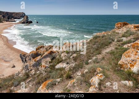 Blick von der Klippe in den Indischen Ozean wunderschöner Blick auf das Meer. Indonesien Stockfoto