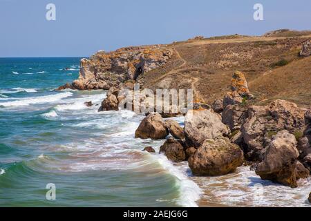 Blick von der Klippe in den Indischen Ozean wunderschöner Blick auf das Meer. Indonesien Stockfoto