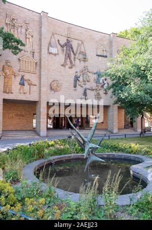 Außenansicht der Aalto University School of Business in Runeberginkatu Straße, Helsinki, Finnland, Skandinavien, Europa Stockfoto