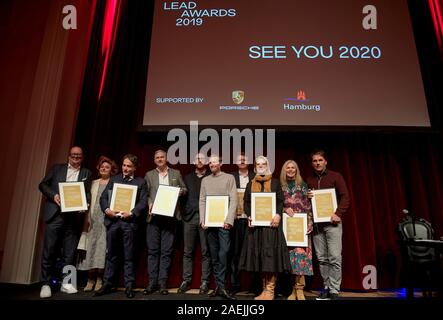 Hamburg, Deutschland. 09 Dez, 2019. Die Gewinner des LeadAwards 2019 wird auf der Bühne sein nach der Zeremonie. Quelle: Axel Heimken/dpa/Alamy leben Nachrichten Stockfoto