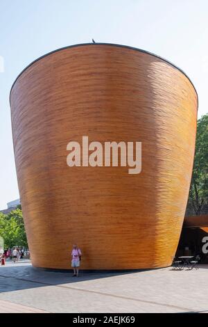 Außenansicht des Kamppi Kapelle der Stille in der Narinkka Square, Helsinki, Finnland, Skandinavien, Europa Stockfoto