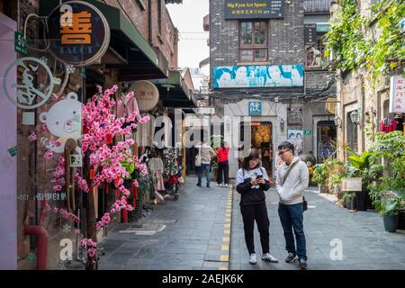 Das traditionelle Einkaufszentrum Tianzifang in der Französischen Konzession in Shanghai, China. Stockfoto