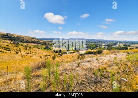 Ein Blick auf den Liberty Lake, das Spokane Valley und das Naturschutzgebiet Saltese Uplands an einem sonnigen Tag in der Nähe von Spokane Washington. Stockfoto