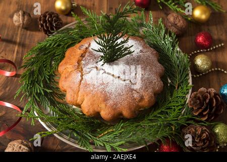 Christmas Cake mit holiday Ornamente Stockfoto