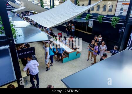 Manifest Markt Florenc Prag Platz für Lebensmittel, Getränke und kulturelle Erfahrungen im Stadtzentrum Stockfoto