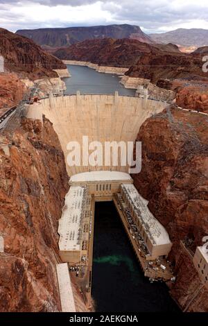 Übersehen Mead See der vorderen der Hoover Dam und stromabwärts von Mike O'Callaghan - Pat Tillman Memorial Bridge, U.S. Highway 93 Bypass, Nevada, Arizona. Stockfoto