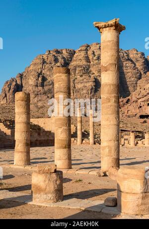 Spalten des Großen Tempels von Petra, Jordanien Stockfoto