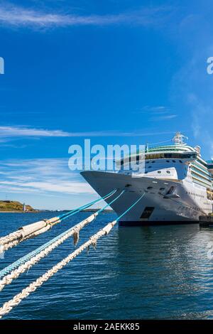 Seile zu Schiff vertäut in Halifax Stockfoto