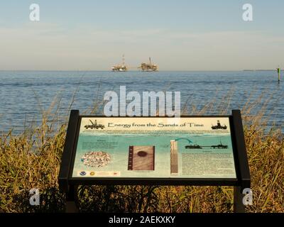 Offshore Öl- und Gasbohrungen Plattform oder Bohrinsel im Golf von Mexiko vor der Küste von Alabama, USA. Stockfoto