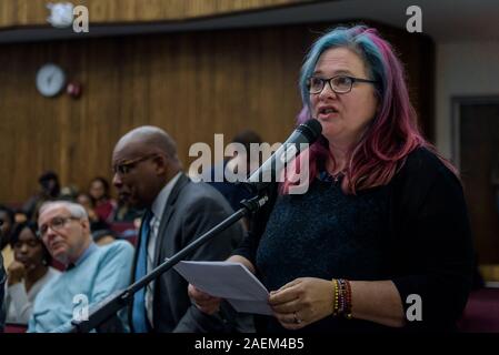 New York, USA. 9 Dez, 2019. City College. Delegieren Pamela Stemberg. Mitglieder der Universität Student Senat, CUNY Studenten, Dozenten und Angestellten haben ihre Stimmen an der CUNY Kuratorium gehört öffentliche Anhörung bei Lehman College am 9. Dezember 2019 forderten ein Ende zu $ 200 Studiengebühren Wanderung und einen Health 120 $'& wellness Gebühr'' vorgeschlagen, insgesamt in ein $ 320 Studiengebühren pro Jahr zu setzen. Credit: Erik McGregor/ZUMA Draht/Alamy leben Nachrichten Stockfoto