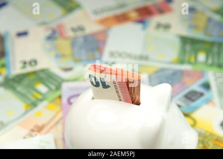 Sparschwein und euro Geld Stockfoto