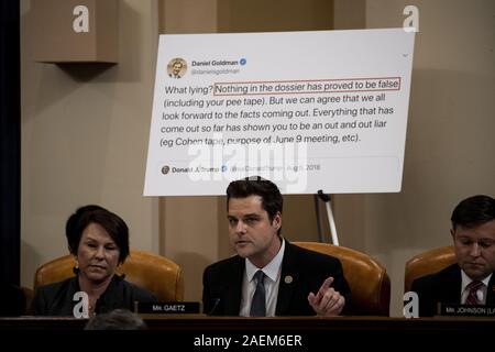Washington, District of Columbia, USA. 9 Dez, 2019. United States Vertreter Matt Gaetz (Republikaner für Florida), Mitte, spricht während einer öffentlichen Anklage Anfrage Anhörung mit der US-Justiz Ausschuss auf dem Capitol Hill in Washington, DC, am 9. Dezember 2019. Auf der linken Seite ist uns Vertreter Martha Roby (Republikaner von Alabama) und auf der rechten Seite ist uns Vertreter Mike Johnson (Republikaner von Louisiana) Credit: Anna Moneymaker/CNP/ZUMA Draht/Alamy leben Nachrichten Stockfoto