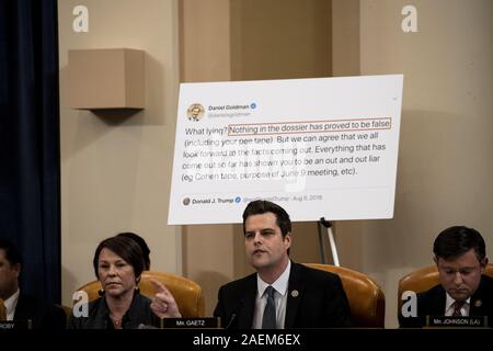 Washington, District of Columbia, USA. 9 Dez, 2019. United States Vertreter Matt Gaetz (Republikaner für Florida), Mitte, spricht während einer öffentlichen Anklage Anfrage Anhörung mit der US-Justiz Ausschuss auf dem Capitol Hill in Washington, DC, am 9. Dezember 2019. Auf der linken Seite ist uns Vertreter Martha Roby (Republikaner von Alabama) und auf der rechten Seite ist uns Vertreter Mike Johnson (Republikaner von Louisiana) Credit: Anna Moneymaker/CNP/ZUMA Draht/Alamy leben Nachrichten Stockfoto