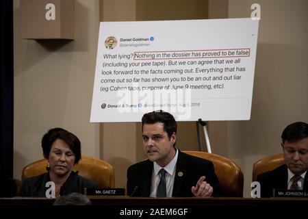 Washington, District of Columbia, USA. 9 Dez, 2019. United States Vertreter Matt Gaetz (Republikaner für Florida), Mitte, spricht während einer öffentlichen Anklage Anfrage Anhörung mit der US-Justiz Ausschuss auf dem Capitol Hill in Washington, DC, am 9. Dezember 2019. Auf der linken Seite ist uns Vertreter Martha Roby (Republikaner von Alabama) und auf der rechten Seite ist uns Vertreter Mike Johnson (Republikaner von Louisiana) Credit: Anna Moneymaker/CNP/ZUMA Draht/Alamy leben Nachrichten Stockfoto