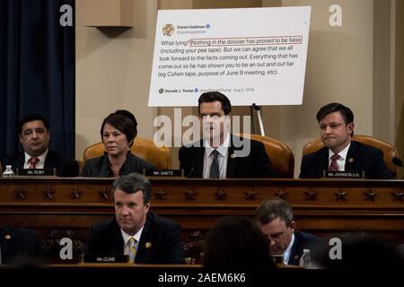 Washington, District of Columbia, USA. 9 Dez, 2019. United States Vertreter Matt Gaetz (Republikaner für Florida), Mitte, spricht während einer öffentlichen Anklage Anfrage Anhörung mit der US-Justiz Ausschuss auf dem Capitol Hill in Washington, DC, am 9. Dezember 2019. Auf der linken Seite ist uns Vertreter Martha Roby (Republikaner von Alabama) und auf der rechten Seite ist uns Vertreter Mike Johnson (Republikaner von Louisiana) Credit: Anna Moneymaker/CNP/ZUMA Draht/Alamy leben Nachrichten Stockfoto