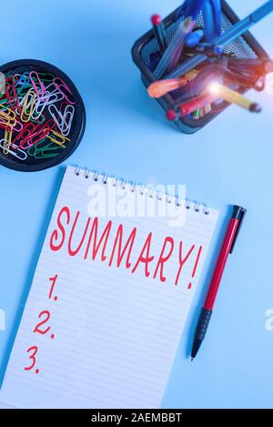 Handschrift Text schreiben Zusammenfassung. Konzeptionelle Foto eine kurze Erklärung oder ein Konto der wesentlichen Punkte der etwas Notebook und schreiben Anlagen mit Co Stockfoto