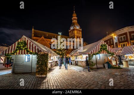 Riga, Lettland - Weihnachtsmarkt in der Altstadt Stockfoto