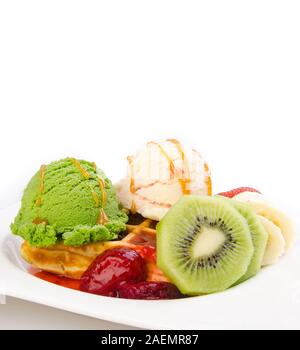 Eis oder Eisportionierer mit Früchten neue Stockfoto