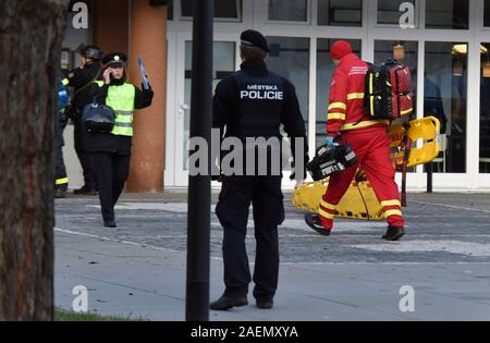 Ostrava, Tschechische Republik. 10 Dez, 2019. Die Dreharbeiten in der Ostrava Krankenhaus behauptete sechs Opfer in Ostrava, Tschechische Republik, 10. Dezember 2019. Credit: Jaroslav Ozana/CTK Photo/Alamy leben Nachrichten Stockfoto