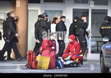 Ostrava, Tschechische Republik. 10 Dez, 2019. Die Dreharbeiten in der Ostrava Krankenhaus behauptete sechs Opfer in Ostrava, Tschechische Republik, 10. Dezember 2019. Credit: Jaroslav Ozana/CTK Photo/Alamy leben Nachrichten Stockfoto